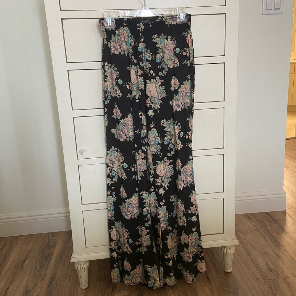 Brandy Melville flowy cute pants